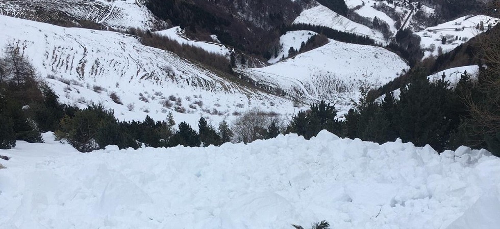 Un uomo di Rovereto e una donna di Trento trascinati per 200 metri dalla valanga sull'Altissimo